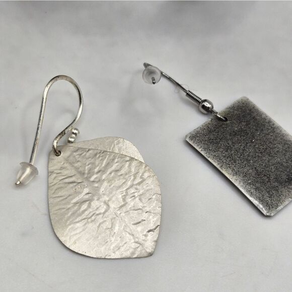 "5/$25" Mismatched Silvertone Lightweight Leaf/Art Dangle Earrings - Picture 3 of 6